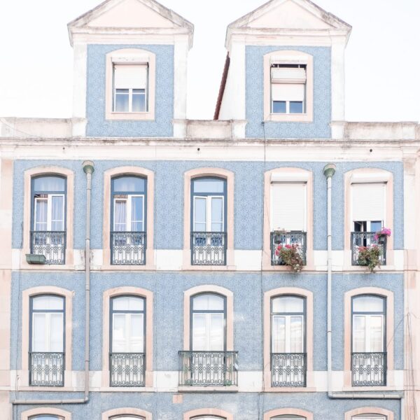 Barcelona: The Official Travel Guide